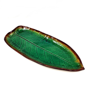 Zielony liść ceramiczny z brązową otoczką