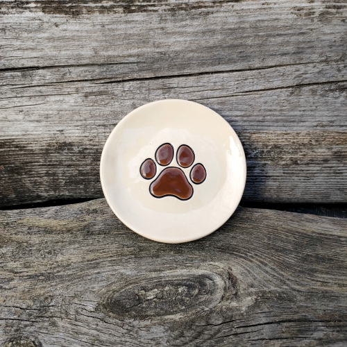 Talerzyk z rysunkiem łapki