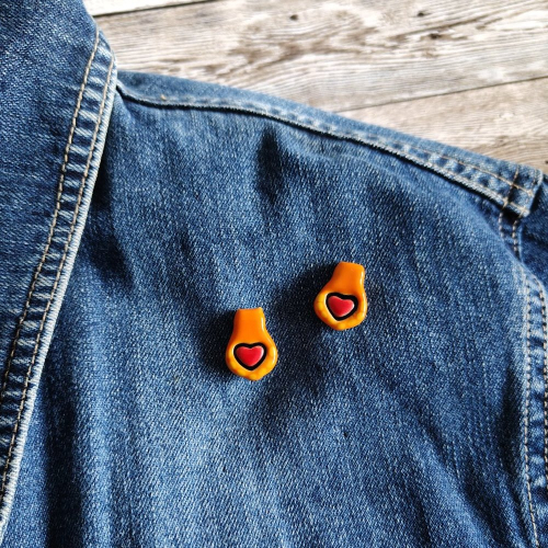 Przypinka / Pin - Kot z serduszkiem